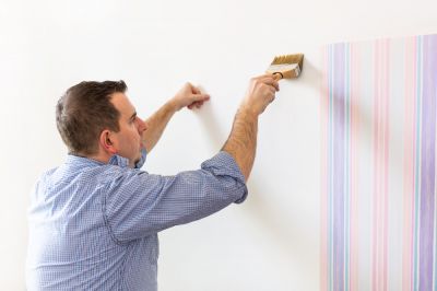 Wallpaper Comes in Many Colors, Materials, and Patterns!